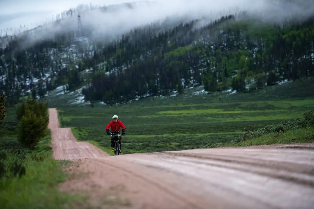 Tour Divide เป็นงานแข่งปั่นจักรยาน Off-road ซึ่งมีเส้นทางในเทือกเขาร็อกกี้จากประเทศแคนาดาลากยาวมาจนถึงเขตชายแดนของประเทศเม็กซิโก